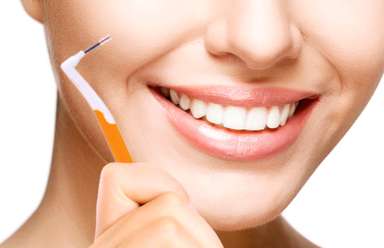 How to use an interdental brush?